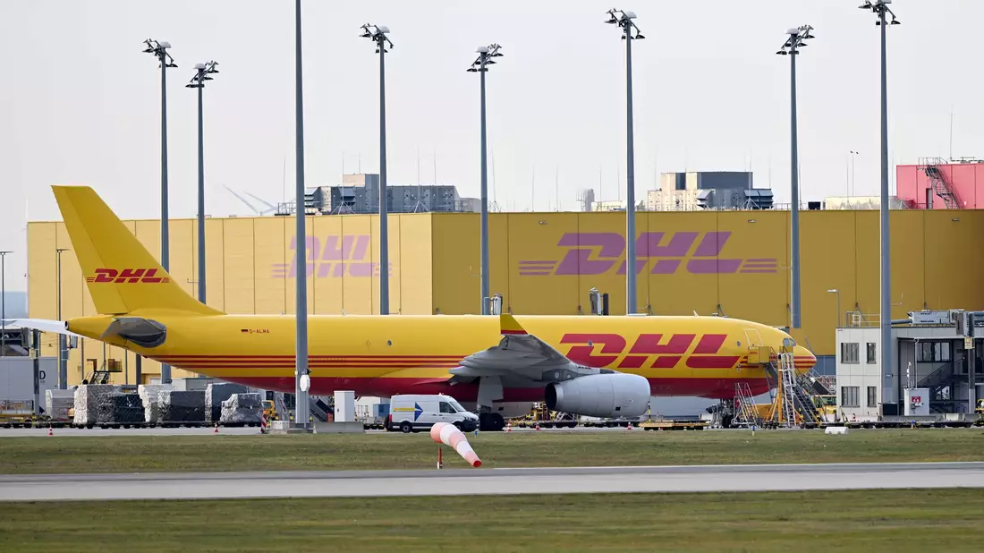 Im Juli 2024 wurde Sprengstoff in einem DHL-Paket in Leipzig entdeckt. (Symbolbild) - Bild: Hendrik Schmidt/dpa