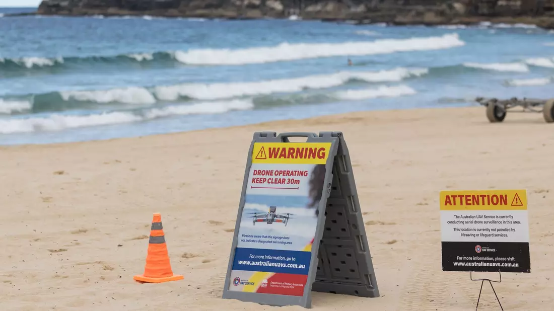 Viele Strände in Australien werden von Drohnen überwacht. - Bild: Anna Kucera/AAP/dpa