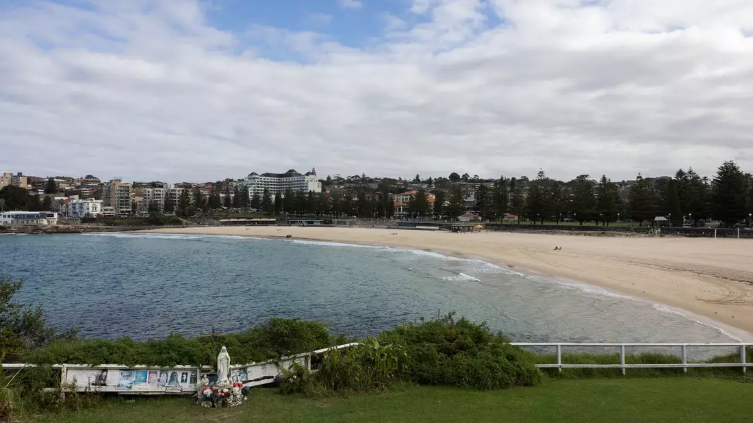 Der Coogee Beach ist ein beliebter Strand in Sydney. - Bild: Anna Kucera/AAP/dpa