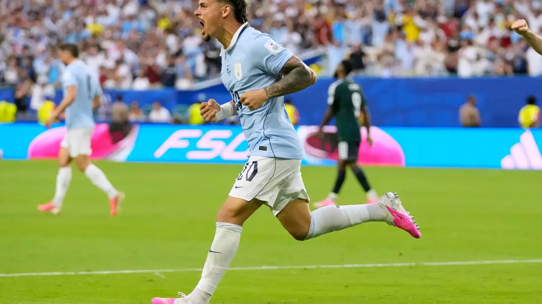 Maxi Araujo rettete Uruguay einen Punkt gegen Saudi-Arabien. - Bild: Lynne Sladky/AP/dpa