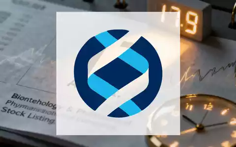 Ein Kalenderblatt mit dem 17. August, überlagert von Aktienkursen und einer Uhr, die eine Börsen-Deadline symbolisiert. - Foto: über boerse-global.de
