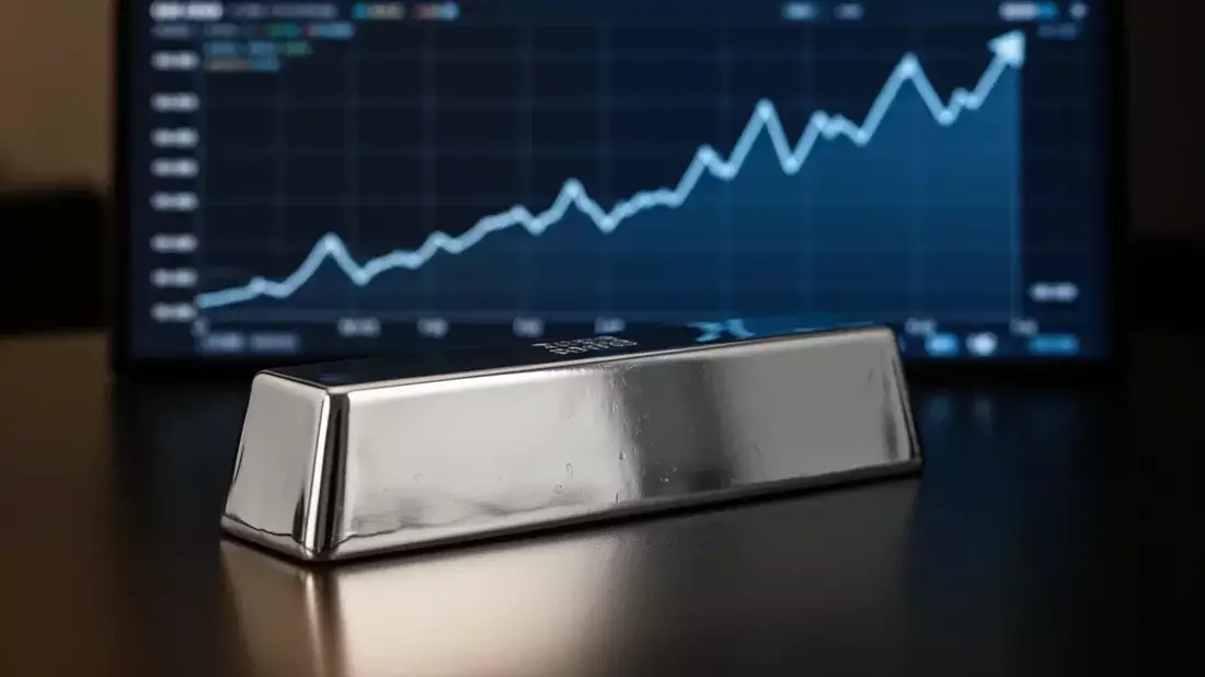 Plata en caída libre: inversores expectantes ante primera reunión de la Fed de Warsh
