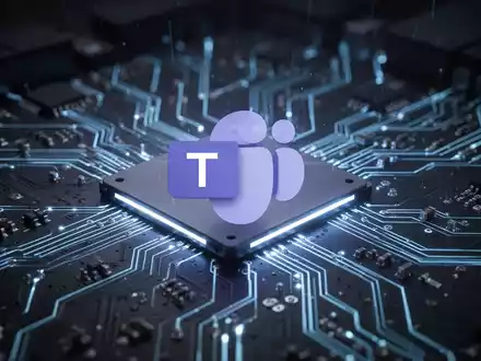 A stylized circuit board with a faint Microsoft Teams logo overlay, representing software optimization and efficiency for computers. - Foto: über boerse-global.de