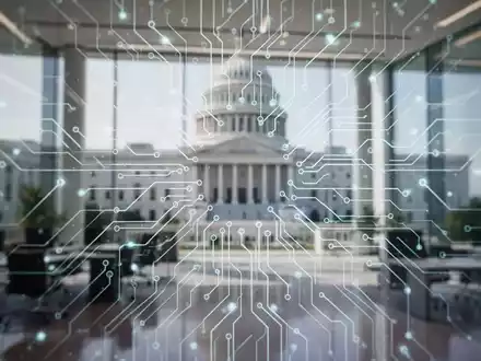 Eine stilisierte, leuchtende neuronale Netz- oder Leiterplattenmuster über einem unscharfen Regierungsgebäude-Interieur, symbolisiert KI in der Regierung. - Foto: über boerse-global.de