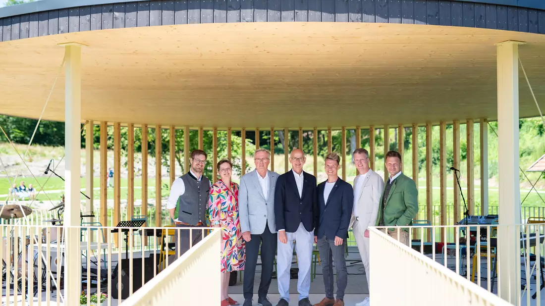 Stimmungsvolle Eröffnung des Leuchtturmprojekts Klimahaus Bad Dachsberg in Oberösterreich