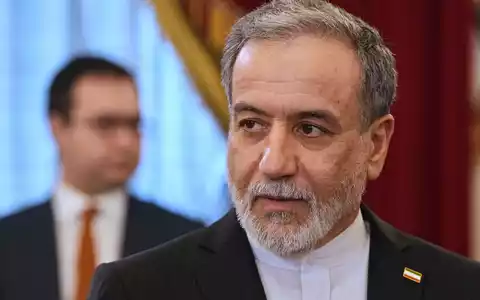Irans Außenminister Abbas Araghtschi gibt an, dass weitere Verhandlungen mit den USA am Freitag starten sollen. (Archivbild) - Foto: Dmitri Lovetsky/Pool AP/dpa