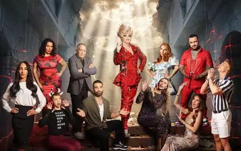 Melissa Alicja Hofman Sahel Raffaela Raab Eike Immel Aleks Petrovic Olivia Jones Annamiltina Georgina Fleur Cosimo Citilio Nadja Großmann Marwin Klute Das große Promi-Büßen - Foto: Joyn/Nikola Milatovic, presseportal.de