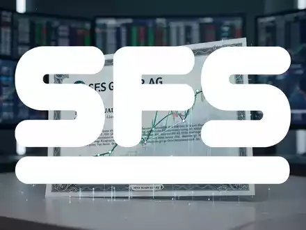 Modernes Heimbüro mit Monitoren und Aktienindizes. - Foto: über boerse-global.de