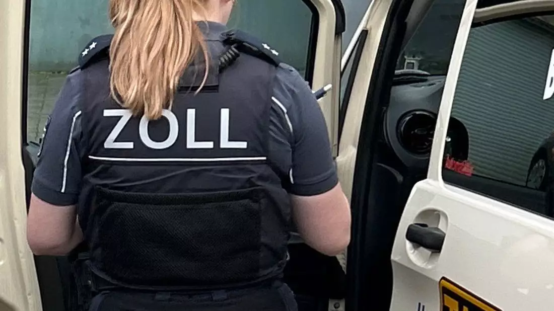 HZA-BI: Mindestlohnverstöße und Missachtung der Ausweispflicht im Taxi- und Mietwagengewerbe/Bielefelder Zoll prüft gemeinsam mit Straßenverkehrsämtern, Polizei und Finanzämtern in OWL - Bild: presseportal.de