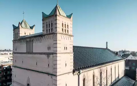 Photovoltaik auf Kirchdach - Foto: PREFA/Croce & Wir über pressetext.de