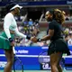 Venus und Serena Williams holten im Doppel einige Titel. (Archivbild) - Bild: Frank Franklin II/AP/dpa