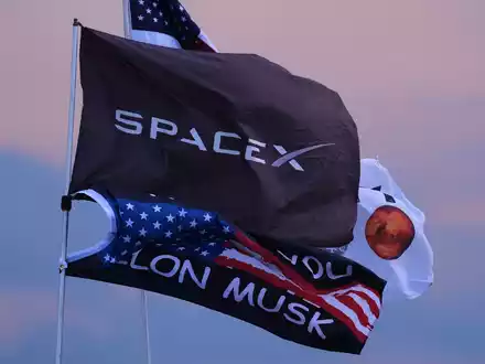 Space X übernimmt Cursor. Das Start-up vertreibt Software-Tools, die Programmierern dabei helfen sollen, Code effizienter zu schreiben und Fehler schneller zu beheben. - Foto: Eric Gay/AP/dpa