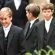 Auch Prinz William gehört zu den Absolventen. Hier ist er an seinem ersten Tag an der Schule im Jahr 1995 zu sehen. (Archivbild) - Bild: John Stillwell/PA Wire/dpa