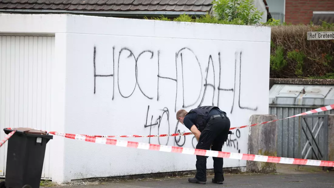 Spurenischerung nach Schuss aus Polizeiwaffe.  - Bild: Christoph Reichwein/dpa