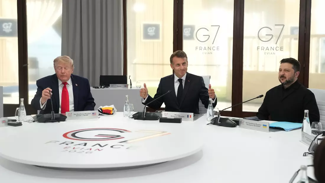 Trump und Selenskyj treffen sich auf dem G7-Gipfel. - Bild: Thibault Camus/Pool AP/AP/dpa