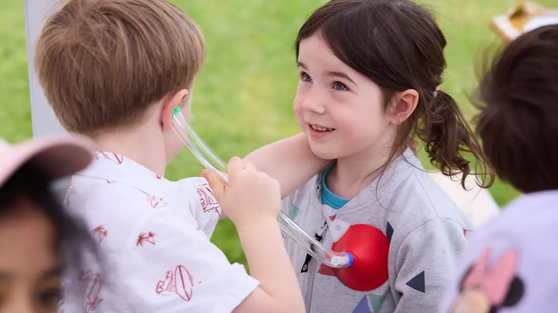 Mit Teddy, Stethoskop und Forschungsgeist: MINTmachtage bringen Kinder und Medizin zusammen - Bild: presseportal.de