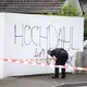 Nach dem Schuss aus der Polizeiwaffe wurden Spuren gesichert. - Bild: Christoph Reichwein/dpa
