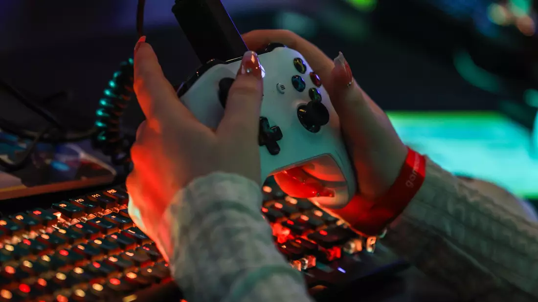 Eine Bürgerinitiative fordert: Einmal gekaufte Videospiele müssen spielbar bleiben. (Symbolbild)   - Bild: Oliver Berg/dpa