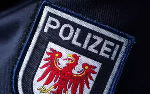 Die Polizei hat nach Zeugenhinweisen ein totes Baby in einem Wohnhaus gefunden. (Symbolbild) - Foto: Soeren Stache/dpa