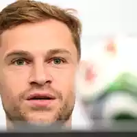 Joshua Kimmich spricht über die kommenden WM-Aufgaben. - Foto: Federico Gambarini/dpa