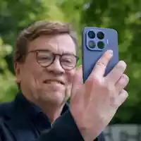 Béla Réthy kommentiert echte Momente: Xiaomi Deutschland feiert Alltagsmomente mit der Xiaomi 17T Serie - Foto: presseportal.de