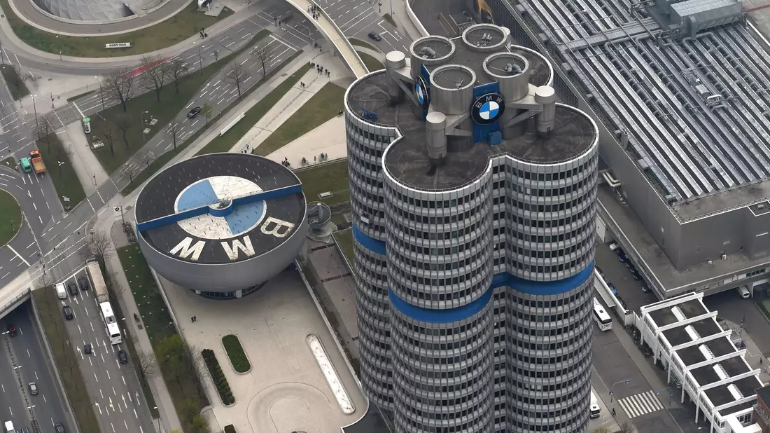BMW kämpft mit den Folgen des Iran-Kriegs und der Absatzkrise auf dem chinesischen Automarkt. (Archivbild)  - Bild: Felix Hörhager/dpa