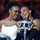 Die Schwestern bekommen eine Wildcard für Wimbledon. (Archivbild) - Bild: Dita Alangkara/AP/dpa