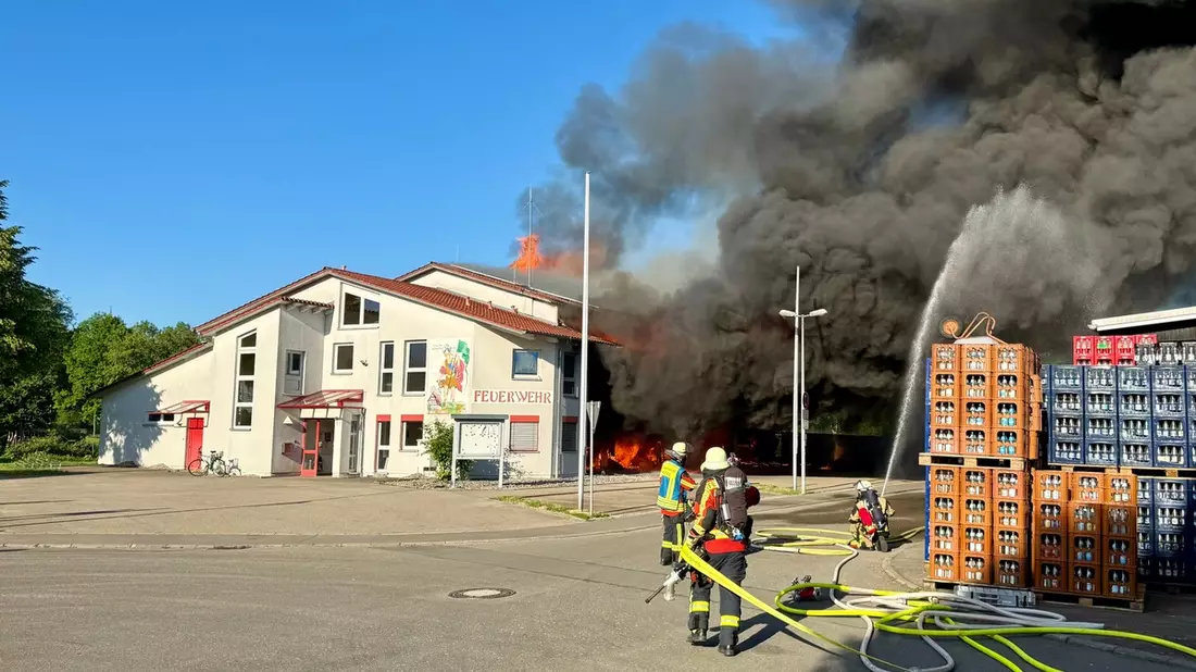 FW LK Esslingen: Abschließende Pressemitteilung: Großbrand im Feuerwehrhaus Unterensingen - Nachlöscharbeiten abgeschlossen (Stand 16.06.2026, 19 Uhr) - Bild: presseportal.de