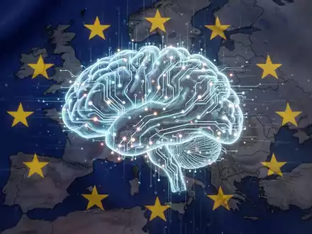 Ein stilisiertes, leuchtendes neuronales Netzwerk oder KI-Gehirn mit Schaltkreisen vor einer Europakarte, das technologische Unabhängigkeit symbolisiert. - Foto: über boerse-global.de