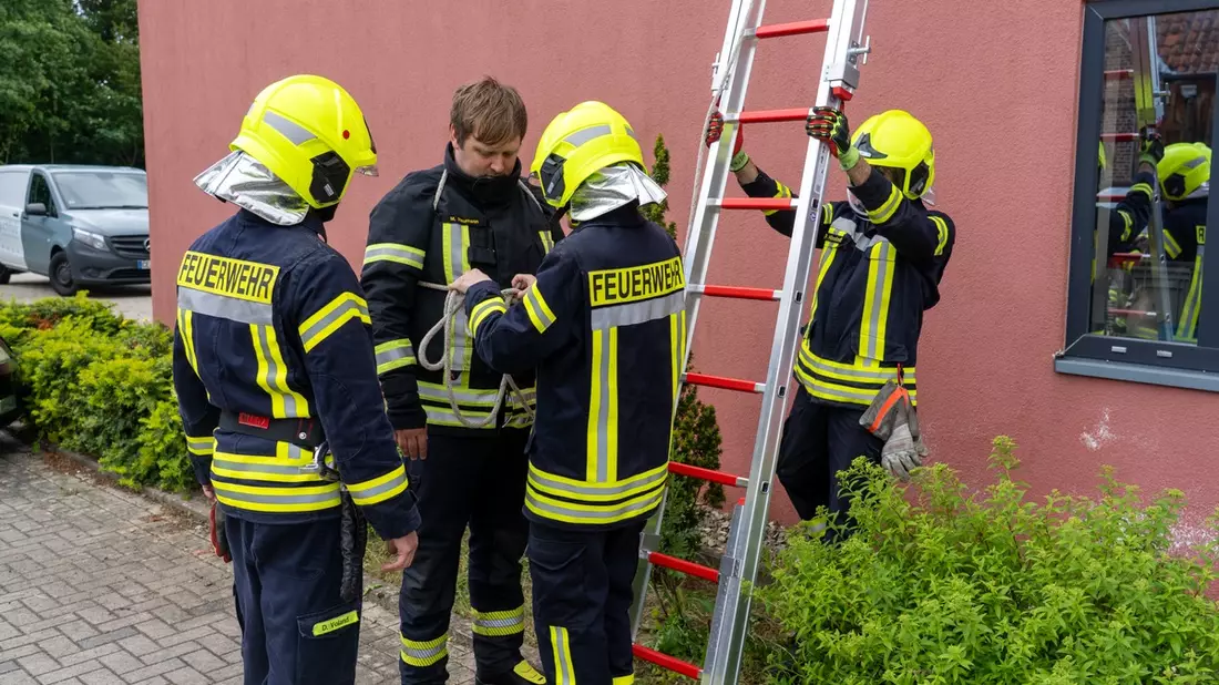 FW Flotwedel: Verstärkung für die Einsatzabteilungen: 15 Feuerwehrleute schließen Ausbildung erfolgreich ab - Bild: presseportal.de