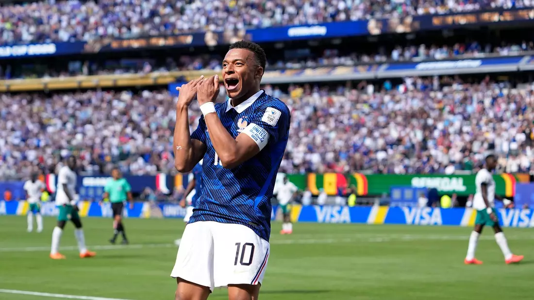 Der Topstar unter den vielen Stars der Franzosen: Kylian Mbappé. - Bild: Frank Franklin II/AP/dpa