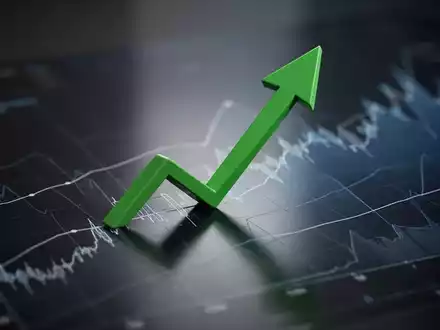 Ein grüner Aufwärtspfeil durchbricht eine Finanzgrafik und symbolisiert ein 52-Wochen-Hoch. - Foto: über boerse-global.de