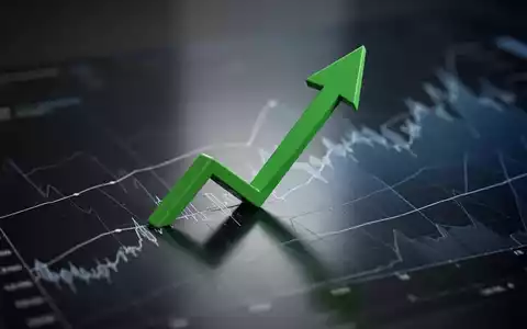 Ein grüner Aufwärtspfeil durchbricht eine Finanzgrafik und symbolisiert ein 52-Wochen-Hoch. - Foto: über boerse-global.de