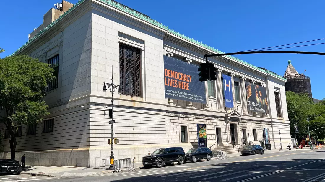 Pünktlich zum 250. Geburtstag der USA erzählt das New York Historical Museum die Geschichte der US-Demokratie.  - Bild: Christina Horsten/dpa