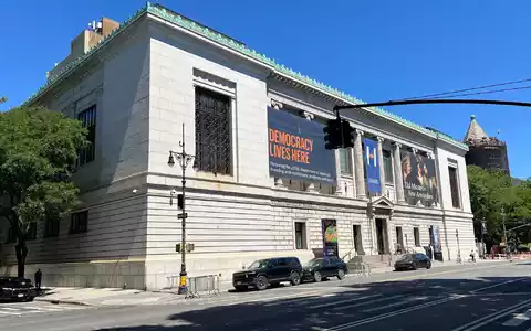 Pünktlich zum 250. Geburtstag der USA erzählt das New York Historical Museum die Geschichte der US-Demokratie.  - Foto: Christina Horsten/dpa