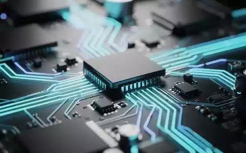 Nahaufnahme einer stilisierten elektronischen Leiterplatte mit leuchtenden Linien, die Hochtechnologie und Datenfluss symbolisieren. - Foto: über boerse-global.de