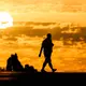 Durch den Klimawandel werden Hitzetage häufiger und intensiver. - Bild: Julian Stratenschulte/dpa