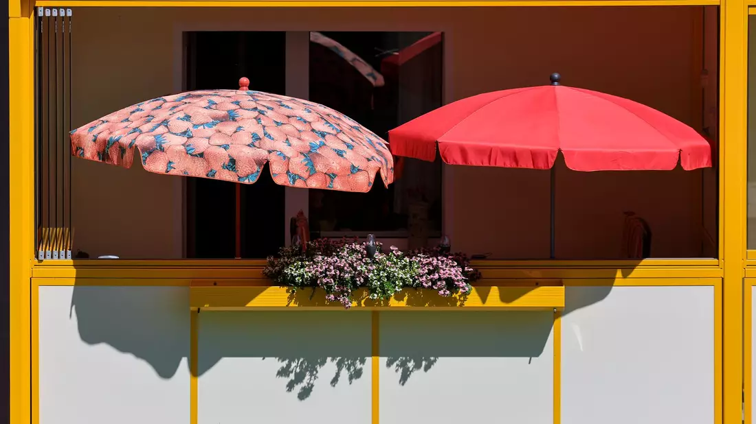 Für Schatten sorgen: nicht nur einige Aufgabe für Einzelne, sondern auch für die Stadtplanung. Kommunen sollen Hitzeaktionspläne vorlegen.  - Bild: Jan Woitas/dpa