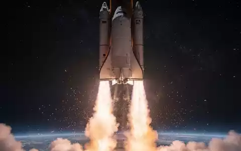 Eine moderne Rakete startet in den Nachthimmel mit sichtbarer Erdkrümmung, symbolisiert den Aufstieg von SpaceX. - Foto: über boerse-global.de