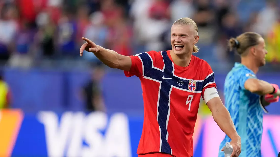 Traf bei seinem WM-Debüt doppelt: Erling Haaland.  - Bild: Charles Krupa/AP/dpa