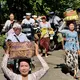 Schon am frühen Morgen brachten die Menschen in Tempeln und Schreinen Opfergaben. - Bild: Carola Frentzen/dpa