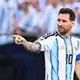 Lionel Messi trifft bei seiner sechsten WM gleich zum Auftakt. - Bild: Tom Weller/dpa