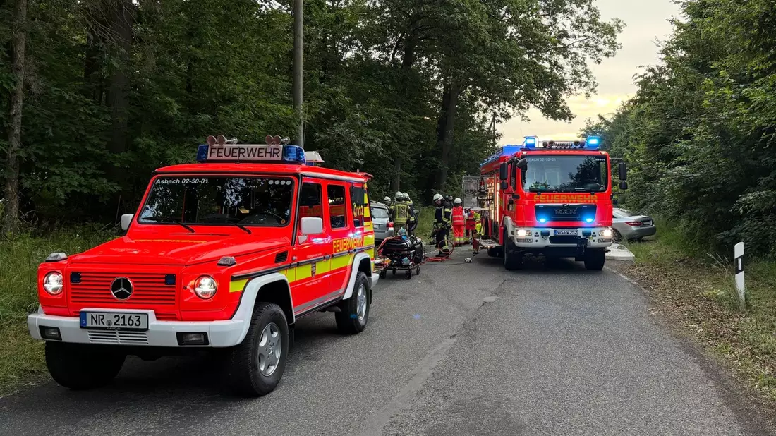 FW VG Asbach: Verkehrsunfall mit eingeklemmter Person im Ortsteil Rott - Bild: presseportal.de