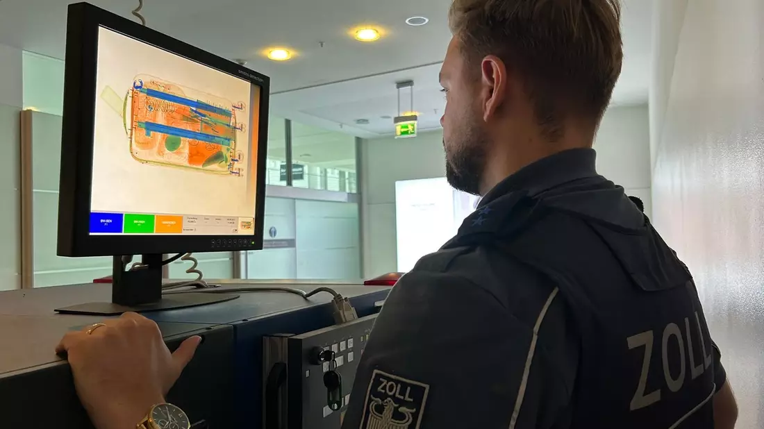 HZA-MS: Konstant hohe Einnahmen, stabile Prüfungstätigkeiten und viel Arbeit mit E-Zigaretten / Hauptzollamt Münster zieht für 2025 Bilanz - Bild: presseportal.de