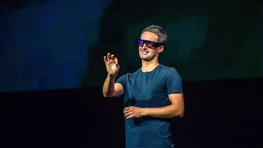 Der Chef des Snapchat-Betreibers Snap, Evan Spiegel, demonstrierte Vorläufer der heutigen Specs bereits in den vergangenen Jahren. (Archivbild) - Bild: Andrej Sokolow/dpa