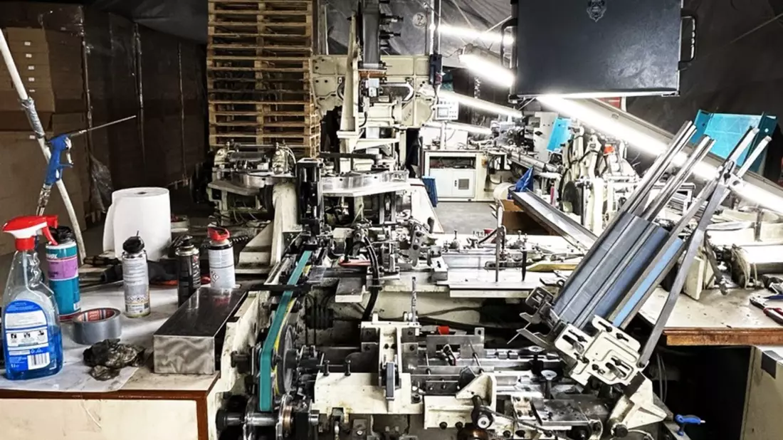 ZOLL-H: ZOLL gelingt großer Schlag gegen illegale Zigarettenproduktion/Illegale Zigarettenfabrik ausgehoben, fast 20 Mio. Zigaretten, 16 t Tabak und Vorprodukte sichergestellt, Steuerschaden 5,4 Mio. Euro - Bild: presseportal.de