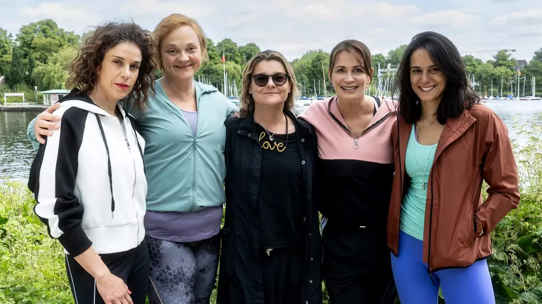 Dreh für neuen NDR Fernsehfilm „Club der Frühschwimmerinnen“ mit Anja Kling, Annett Sawallisch, Aybi Era und Anne Schäfer - Bild: presseportal.de