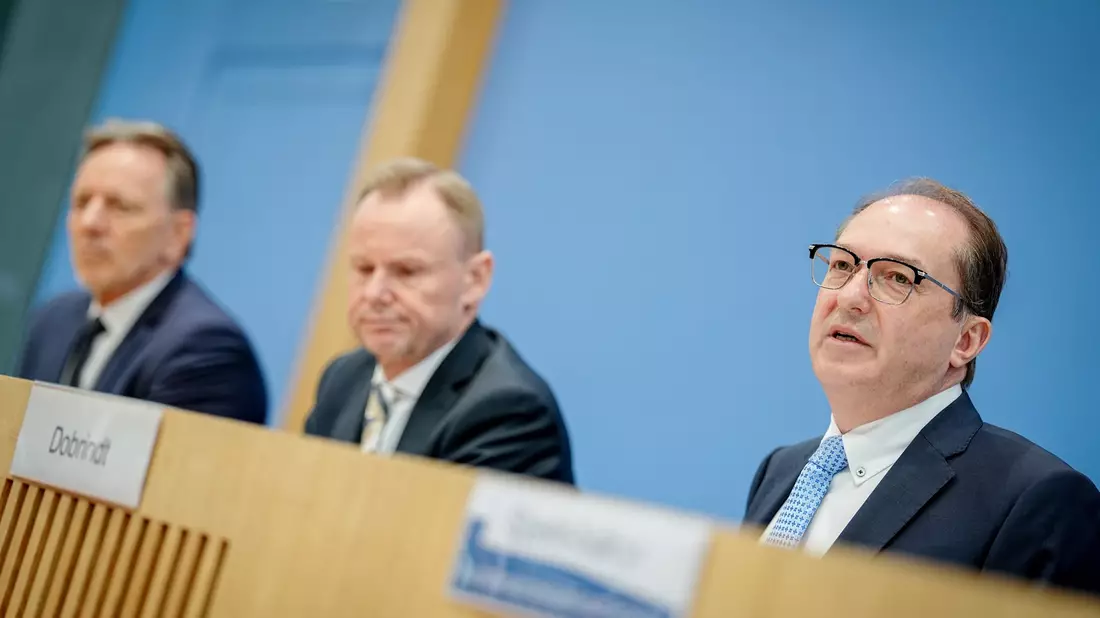Vorsitzender der Innenministerkonferenz von Bund und Ländern ist aktuell Hamburgs Innensenator, Andy Grote (M). (Archivbild) - Bild: Kay Nietfeld/dpa
