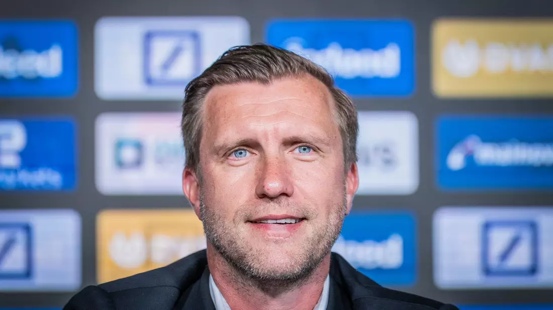 Eintracht Frankfurts Sportvorstand Markus Krösche bleibt übereinstimmenden Medienberichten zufolge Eintracht Frankfurt trotz eines Angebots von der AC Mailand treu. (Archivbild) - Bild: Andreas Arnold/dpa