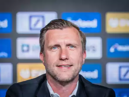 Eintracht Frankfurts Sportvorstand Markus Krösche bleibt übereinstimmenden Medienberichten zufolge Eintracht Frankfurt trotz eines Angebots von der AC Mailand treu. (Archivbild) - Foto: Andreas Arnold/dpa